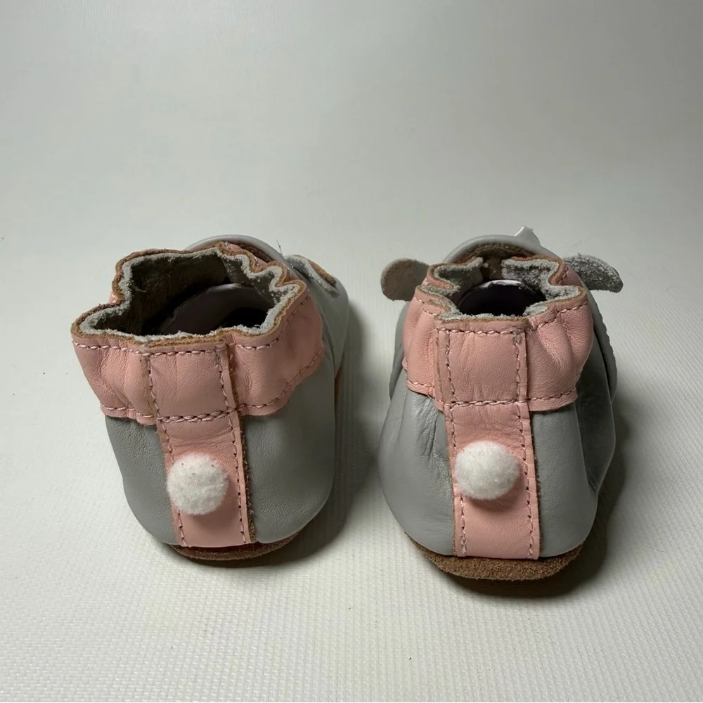 Like New - Robeez Some Bunny Loves Me Crib Shoes - sz 6-12 months